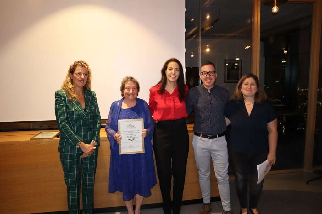 לאה נאור בעת קבלת פרס סאסא סטון למפעל חיים. | באדיבות סאסא סטון