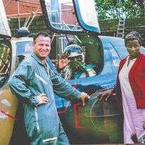 הטייס דני שפירא עם שליט אוגנדה אידי אמין, 1972. | רפרודוקציה: יוסי אלוני