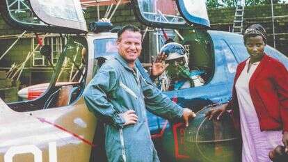 הטייס דני שפירא עם שליט אוגנדה אידי אמין, 1972. | רפרודוקציה: יוסי אלוני