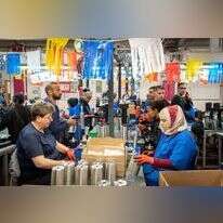 עובדים במפעל סודה סטרים הסמוך לרהט. | הלל מאיר, פלאש 90