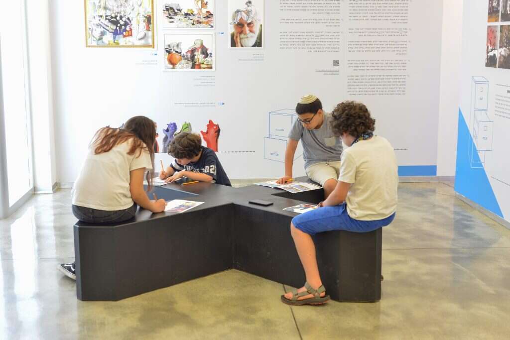 חנוכה במוזיאון הישראלי לקריקטורה ולקומיקס. | שי בן אפרים