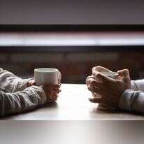 שיחה זוגית. | שאטרסטוק