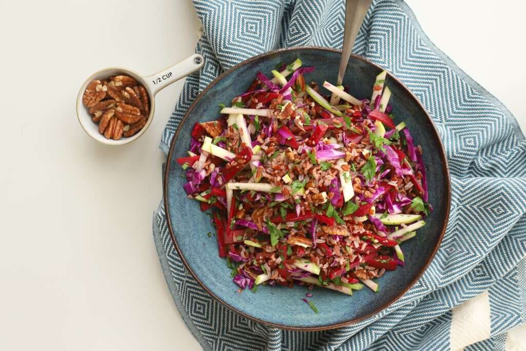 סלט אורז חום, כרוב וסלק. | אפרת ליכטנשטט