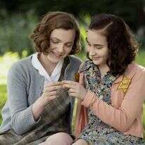 "רעיונותיה הם רעיונותיי, מחשבותיה מחשבותיי, הרהוריה הרהוריי". מתוך הסרט "החברה הכי טובה של אנה פרנק". | באדיבות נטפליקס