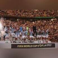 נבחרת ארגנטינה חוגגת את הניצחון במונדיאל. | איי.אף.פי