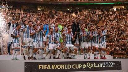 נבחרת ארגנטינה חוגגת את הניצחון במונדיאל. | איי.אף.פי
