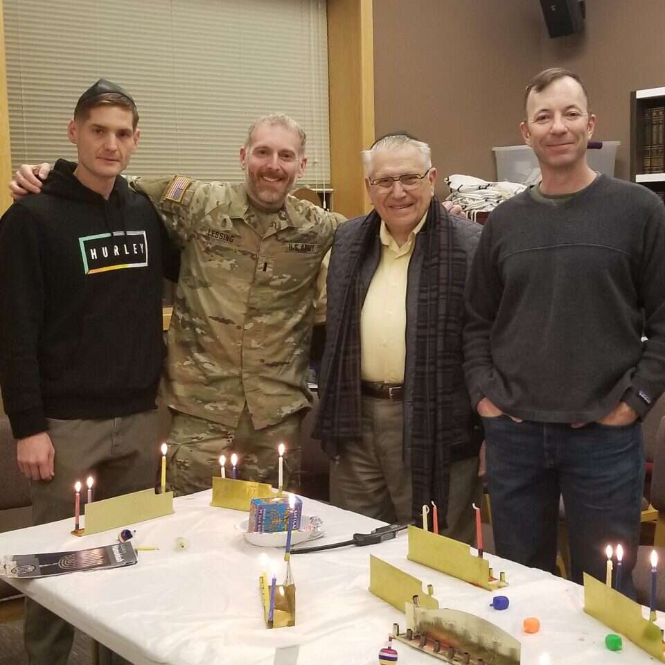 בהדלקת נרות חנוכה עם יהודים במחנה, השבוע. | Jewish community of Camp Humphreys