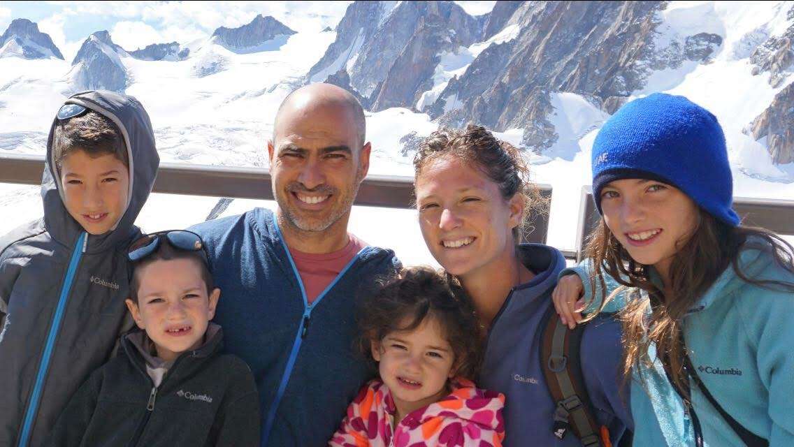 "הילדים עוברים אותנו בגובה כשהם בני שש". בן־טולילה עם בני משפחתו. | באדיבות המשפחה