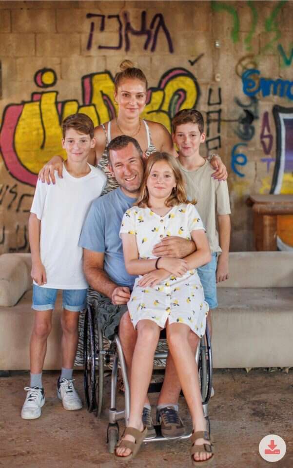 "הילדים עוברים אותנו בגובה כשהם בני שש". ורפל עם בני משפחתו. | באדיבות המשפחה