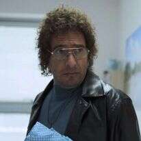 אסי כהן. קו ישר אך עקום מוסרית עובר בין מפוצצי ההופעות שלו לפעילי אקלים שמשחיתים לאחרונה יצירות אמנות. | מסך, 12+ אסי כהן. קו ישר אך עקום מוסרית עובר בין מפוצצי ההופעות שלו לפעילי אקלים שמשחיתים לאחרונה יצירות אמנות. | מסך, 12+