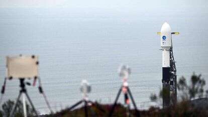 הלוויין על רקטת ספייס־אקס,על כן השיגור בקליפורניה. | איי.אף.פי