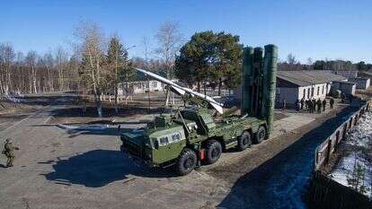 מערכת ההגנה האווירית S-400. | שאטרסטוק