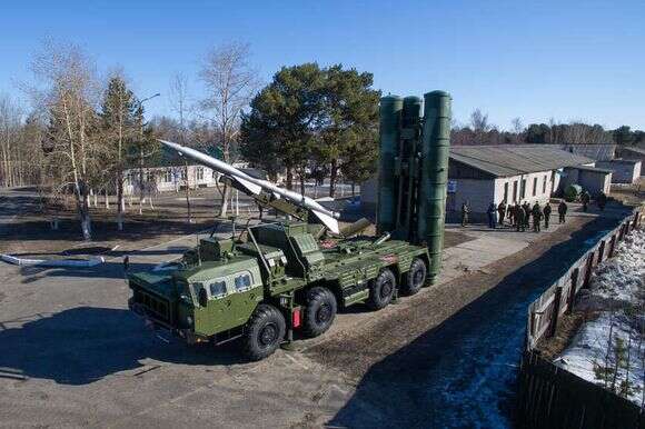מערכת ההגנה האווירית S-400. | שאטרסטוק מערכת ההגנה האווירית S-400. | שאטרסטוק
