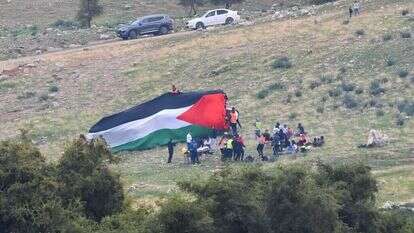 ניסיון השתלטות על השטח סמוך לאדם. ארכיון. | מאבק על כל דונם ניסיון השתלטות על השטח סמוך לאדם. ארכיון. | מאבק על כל דונם