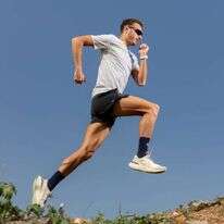 שחר שגיב. | יוסי אלוני