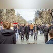 הרחוב הראשי בבירת קוסובו, פריסטינה. | שאטרסטוק