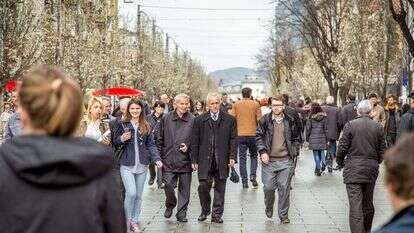 הרחוב הראשי בבירת קוסובו, פריסטינה. | שאטרסטוק