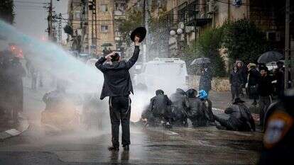 "אי אפשר לתאר גודל הסכנה שיש בזה". הפגנות נגד הרכבת הקלה ברחוב בר־אילן בירושלים. | אוליבייה פיטוסי, פלאש 90