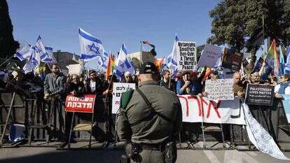 הפגנת השמאל מול הכנסת, אתמול. | אוליבייה פיטוסי, פלאש 90