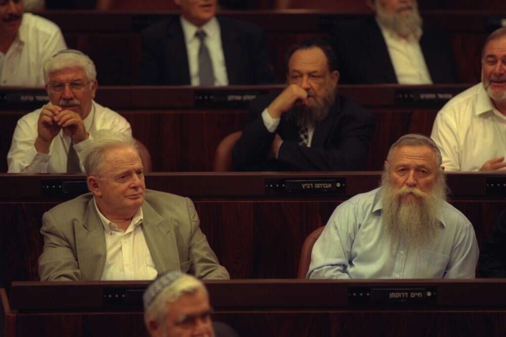 בכנסת ישראל, 1999. | משה מילנר, לע"מ בכנסת ישראל, 1999. | משה מילנר, לע"מ