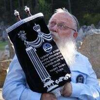 הרב דרוקמן במסע בפולין. | תנועת בני עקיבא