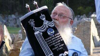 הרב דרוקמן במסע בפולין. | תנועת בני עקיבא