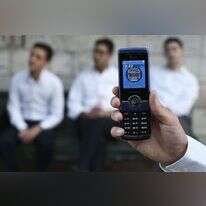 טלפון סלולרי עם חותמת כשרות. | נתי שוחט, פלאש 90 טלפון סלולרי עם חותמת כשרות. | נתי שוחט, פלאש 90