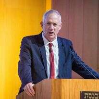 בני גנץ. | אורן בן חקון