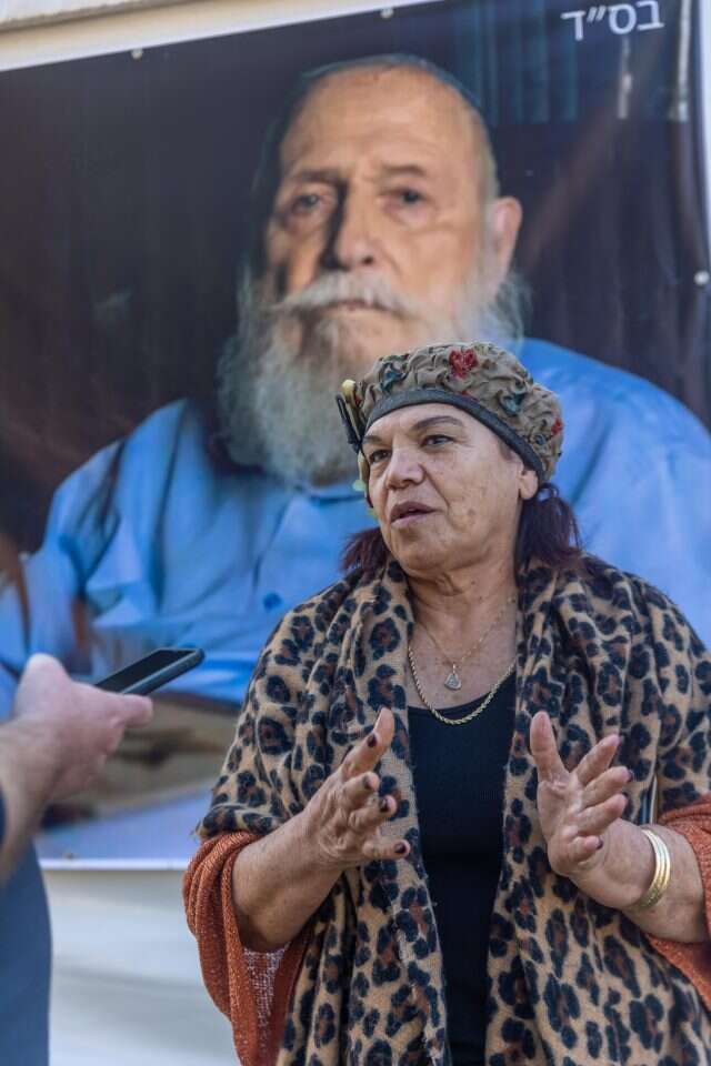 שולה. | יוסי אלוני