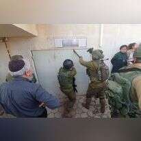 החיילים בניסיון הפריצה של בית הכנסת ביריחו. | אסף גבור