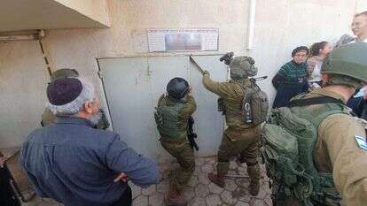 החיילים בניסיון הפריצה של בית הכנסת ביריחו. | אסף גבור החיילים בניסיון הפריצה של בית הכנסת ביריחו. | אסף גבור