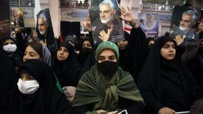 עצרת לזכרו של סולימאני באיראן. | EPA/ABEDIN TAHERKENAREH