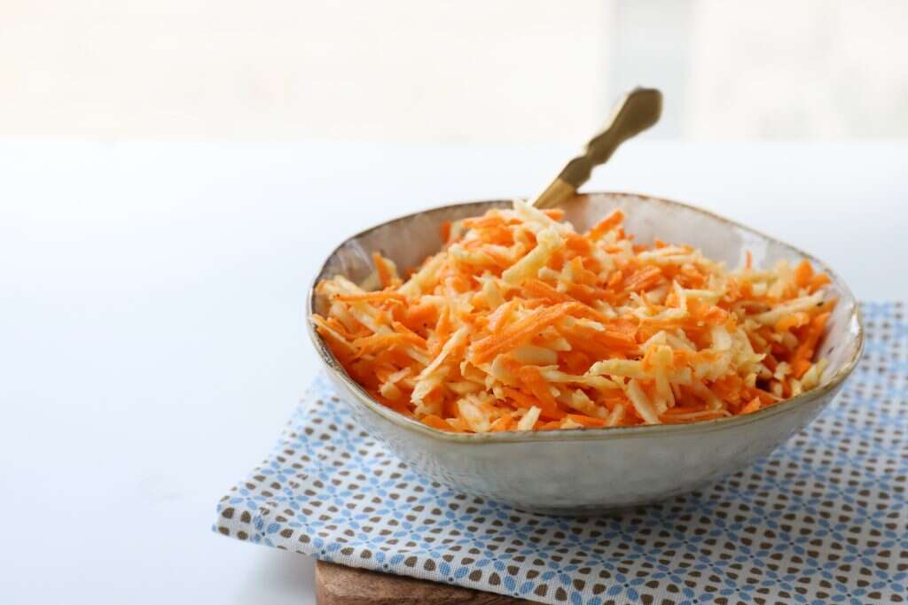 סלט סלרי וגזר מטריף. | אפרת ליכטנשטט