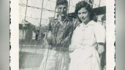 היה ברור שעונשי המאסר עומדים להגיע לסיומם. הגדר בין מחנה הגברים למחנה הנשים בעתלית, לאחר פינוי כלא בית־לחם. | ארכיון מכון ז'בוטינסקי