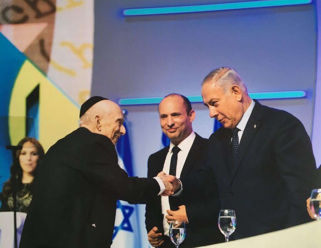 שלזינגר מקבל את פרס ישראל. | מוקי שוורץ, לע"מ