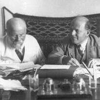 ביאליק וי"ח רבניצקי בעבודתם המשותפת על ספר האגדה. | צבי אורון, הארכיון הציוני המרכזי