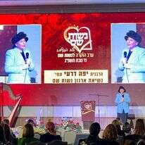 יפה דרעי בכנס. | שקד