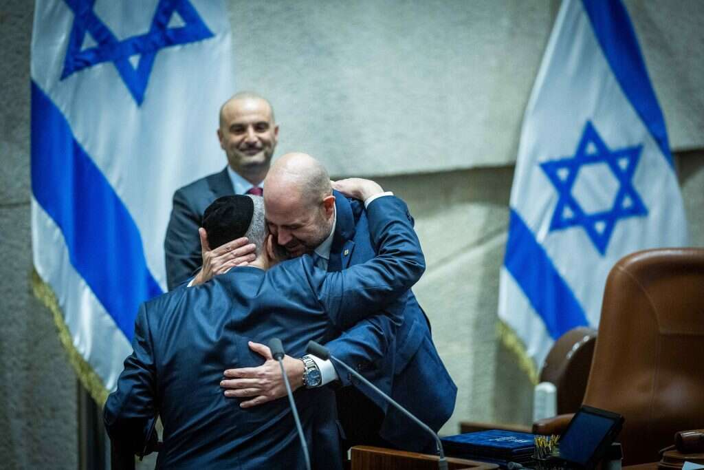 השר דרעי מברך את אוחנה אחרי בחירתו ליו"ר הכנסת, השבוע. | יונתן זינדל, פלאש 90