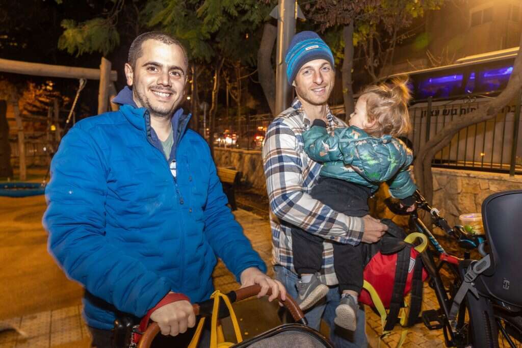 יונתן ועומר. | יוסי אלוני יונתן ועומר. | יוסי אלוני