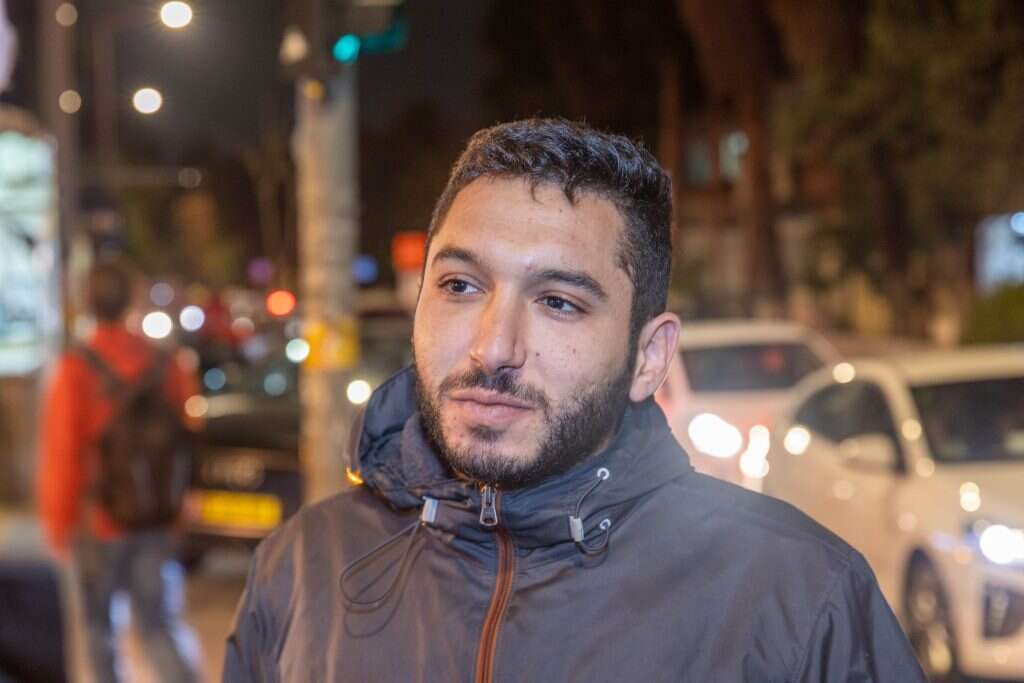 איוב דווית. | יוסי אלוני איוב דווית. | יוסי אלוני