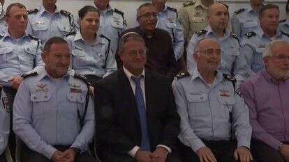 השר בן גביר עם בכירי המשטרה. | לע"מ