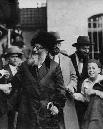 הראי"ה קוק ומרדכי עליאש. | באדיבות אתר מוזיאון ישראל נגלה לעין