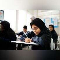 תלמידי בית ספר באיחוד האמירויות. | שאטרסטוק