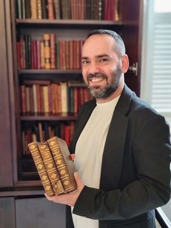 "לכל ספר יש היסטוריה עצמאית". מורדי מילר. | פרופ' איאן מקגונגל