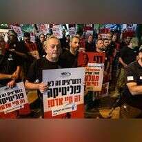 Security directors from around Israel, also known as a Ravshatz, protest against their work conditions outside the home of Minister Of Defence Benny Gantz, in Rosh Haayin, October 19, 2022. Photo by Avshalom Sassoni/Flash90 *** Local Caption *** ???"?
????"??
?????
??? ???
???
??????
?????