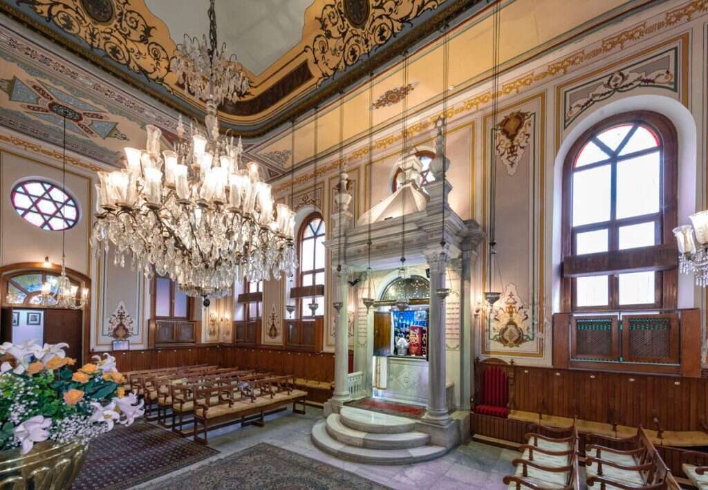בית הכנסת"חמדת ישראל" ברובע היידרפאשה באיסטנבול. | איזט קריבאר