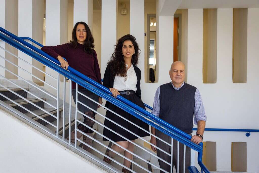 המגמה היא לתת תשובות ספציפיות, לא הגדרות רחבות ומוחלטות. מימין: הווארד פולינר, כרמית יוליס וליטל הלמן. | אוליבייה פיטוסי, פלאש 90