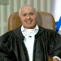 ח"כ אמסלם כנשיא בית המשפט העליון בארץ נהדרת, השבוע. | מסך: ארץ נהדרת, קשת 12