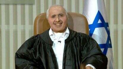 ח"כ אמסלם כנשיא בית המשפט העליון בארץ נהדרת, השבוע. | מסך: ארץ נהדרת, קשת 12