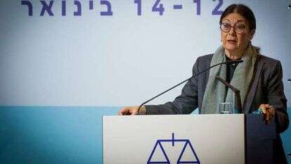 אסתר חיות בנאומה נגד הרפורמה במערכת המשפט. | שיר תורם, פלאש 90